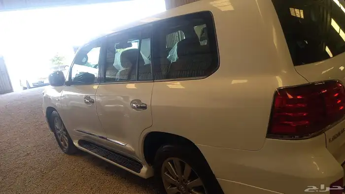 جيب لكزس LX570 موديل2011 اللون أبيض  اللون الداخلي جملي استم 6