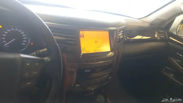 جيب لكزس LX570 موديل2011 اللون أبيض  اللون الداخلي جملي استم 2