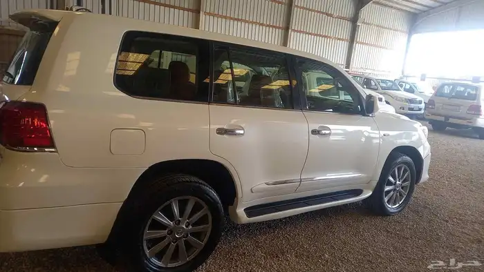جيب لكزس LX570 موديل2011 اللون أبيض  اللون الداخلي جملي استم 3