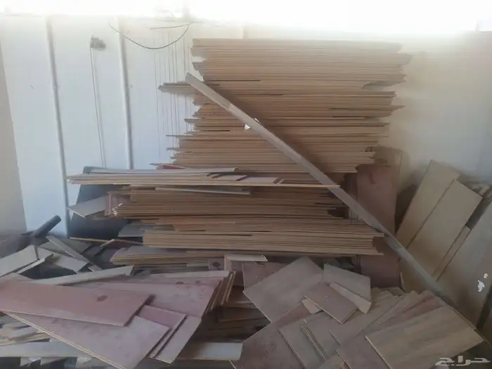 باركيه شبه جديد بالمستودع 180 متر للونين مخطط بني وابيض سعر 2