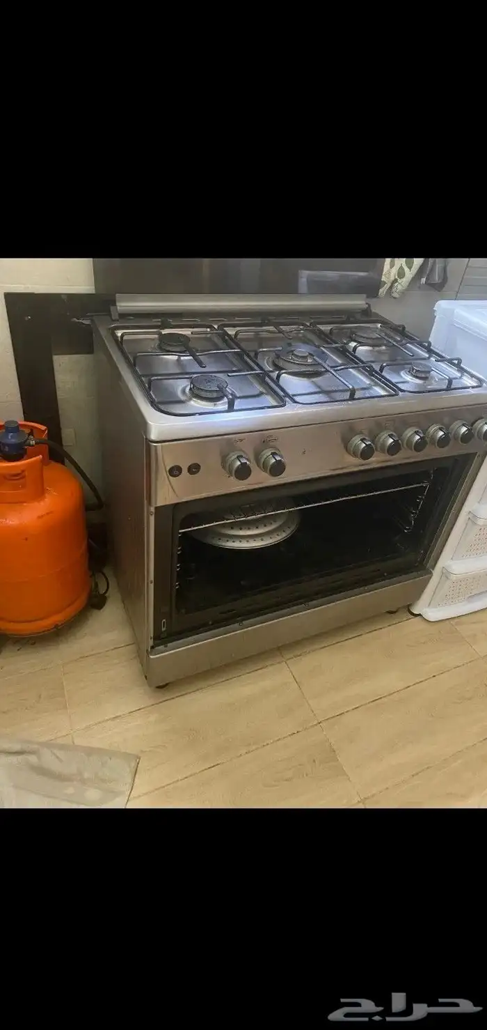 فرن للبيع مكسور الباب كما موضح في الصوره 0