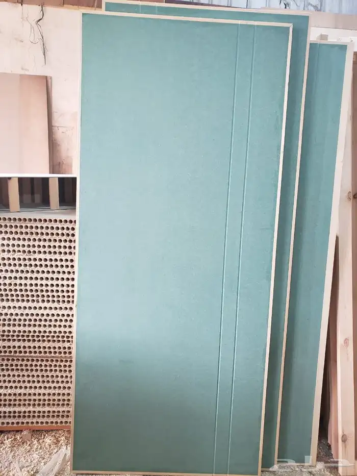 تفصيل ابواب خشب عاليه الجوده   مقاومه للرضه والرطوب 0