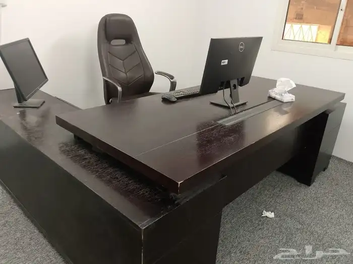 للبيع أثاث مكتبي بحالة ممتازة 0