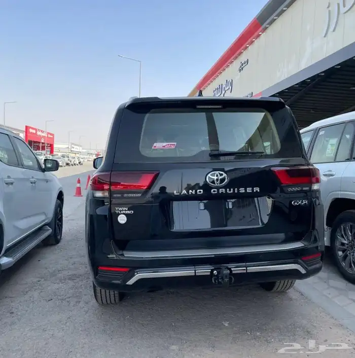 لاندكروزر GXR L4 بنزين 2025 10