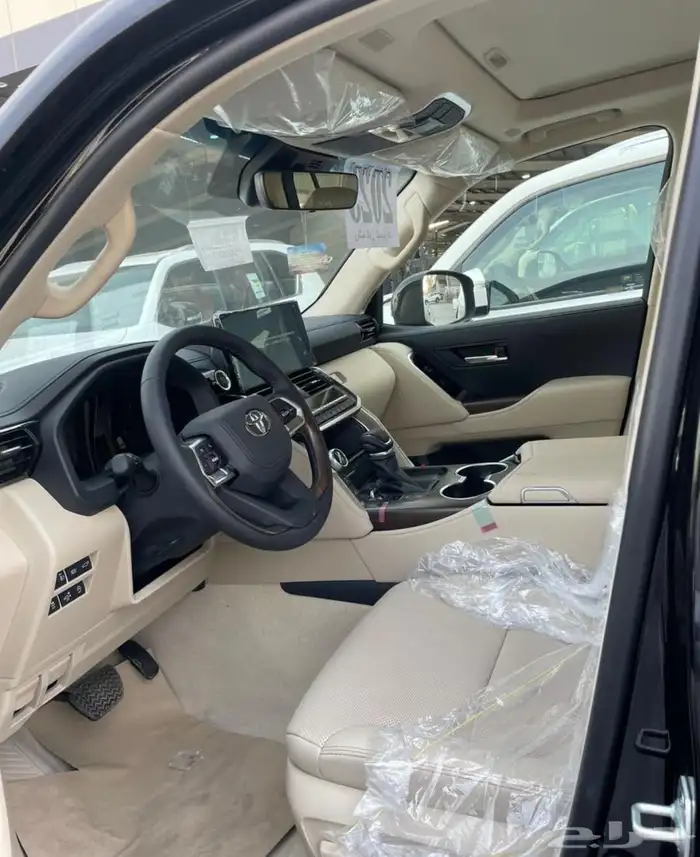 لاندكروزر GXR L4 بنزين 2025 14