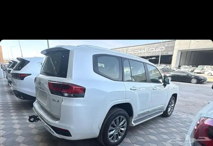 لاندكروزر GXR L4 بنزين 2025 4
