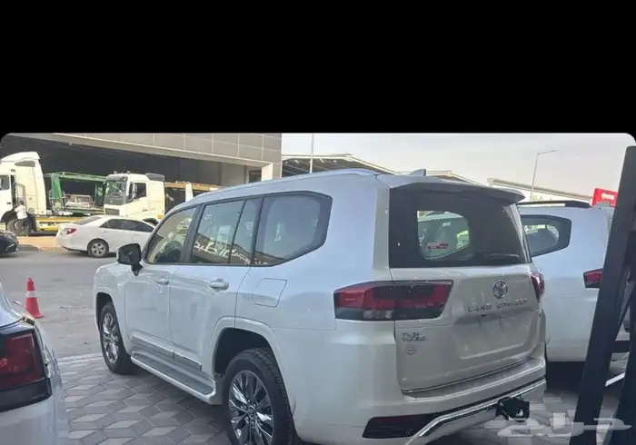 لاندكروزر GXR L4 بنزين 2025 3
