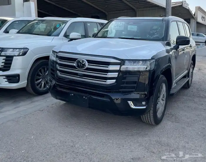 لاندكروزر GXR L4 بنزين 2025 9