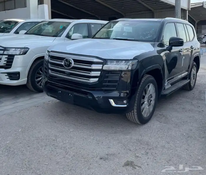 لاندكروزر GXR L4 بنزين 2025 8