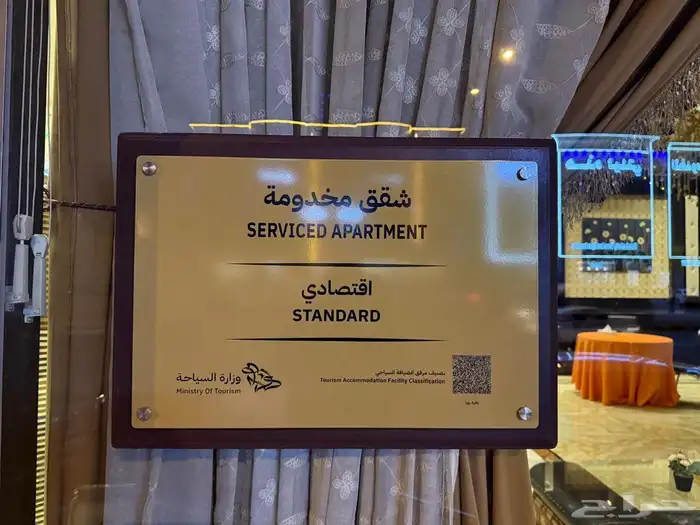 لوحات اكريليك واستاندت لشقق المخدومة 2