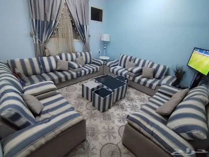 كنب مجلس مع ستاره وطاولات خدمه و فرشه 2