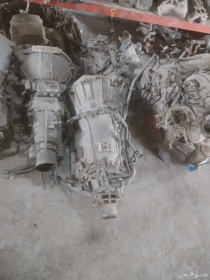 يوجد لدينا مسودع يوجد فيه مكاين وجيرات وروس وصدور وكرتيرات 3