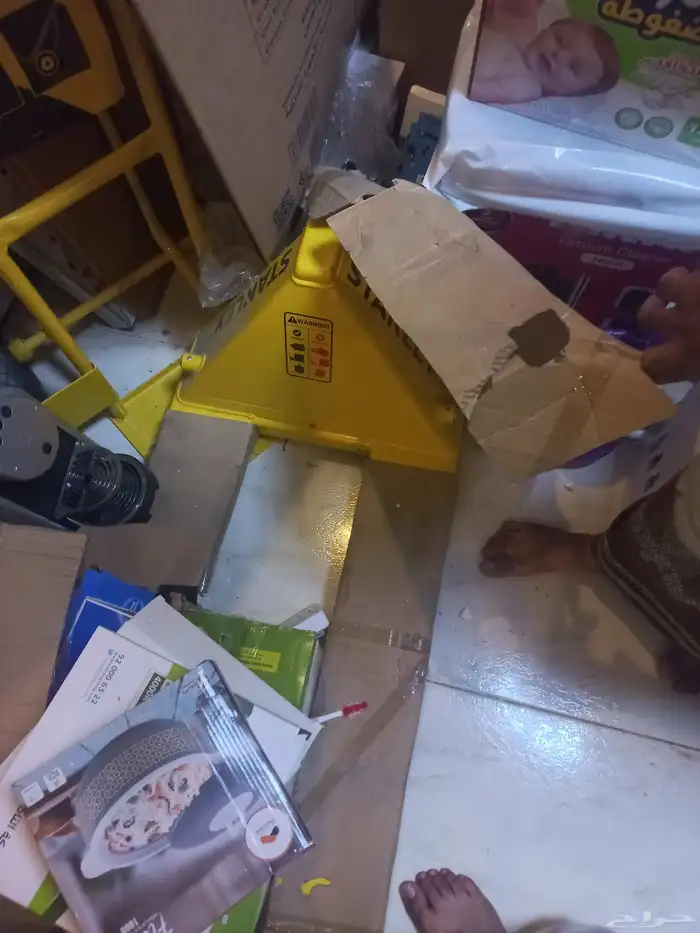 أدوات مناشير وعربيات وغراض كميات 2