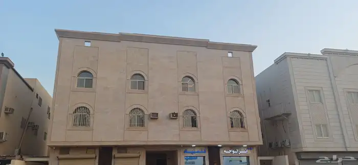 عمارة تجارية للبيع بالرانوناء 1