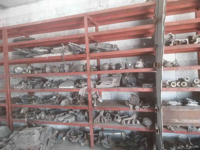 يوجد لدينا مسودع يوجد فيه مكاين وجيرات وروس وصدور وكرتيرات 0