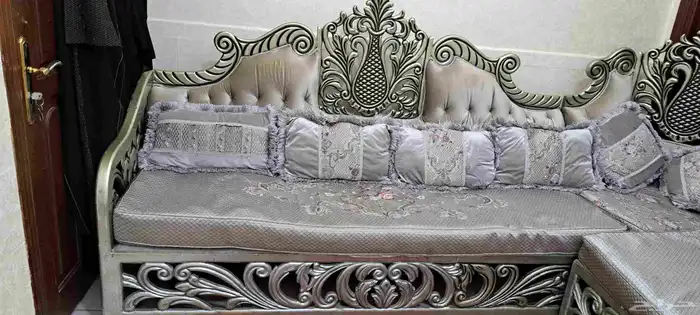 ركنيه خشب اصلي ولا كسر متينه .. مقاس 3 3للبيع 3