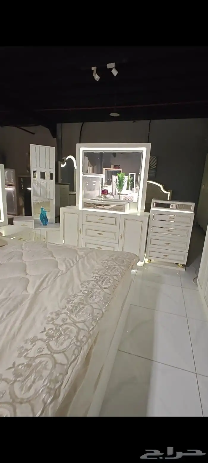 عرض اليوم الوطني غرف نوم عرسان مودرن فخمه تتكون من 9قطعه 10ق 2