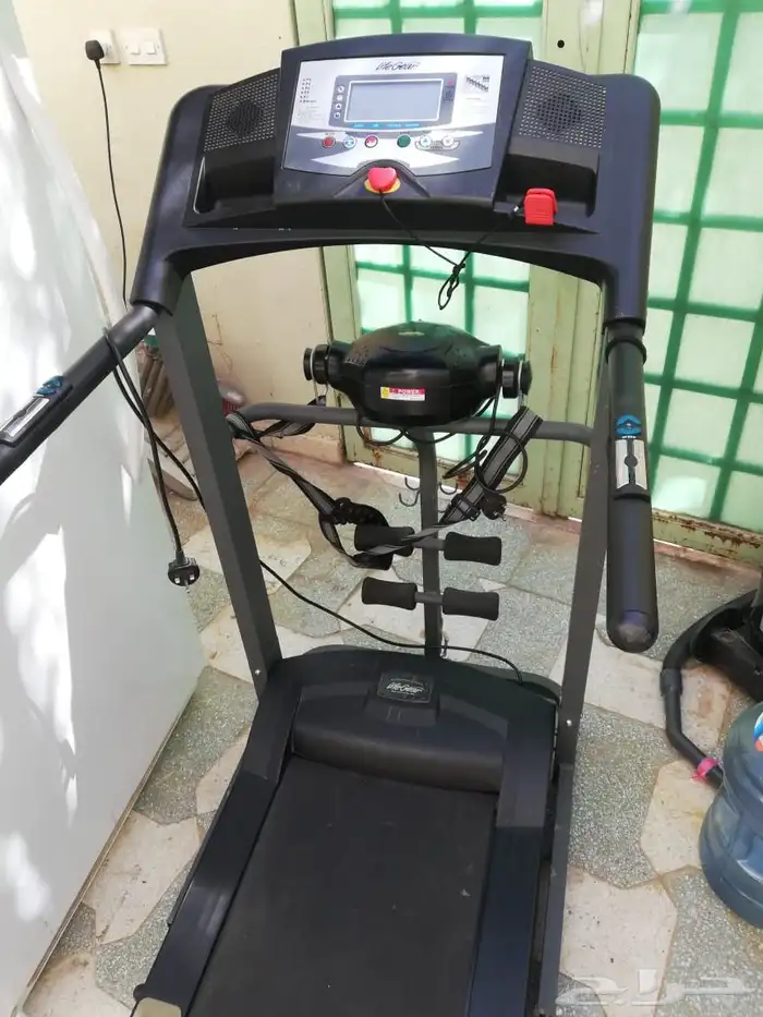 سير رياضي مستخدم نضيف 0