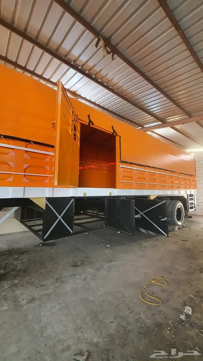 سطحه جوانب طول 12ونص تقريبا 6