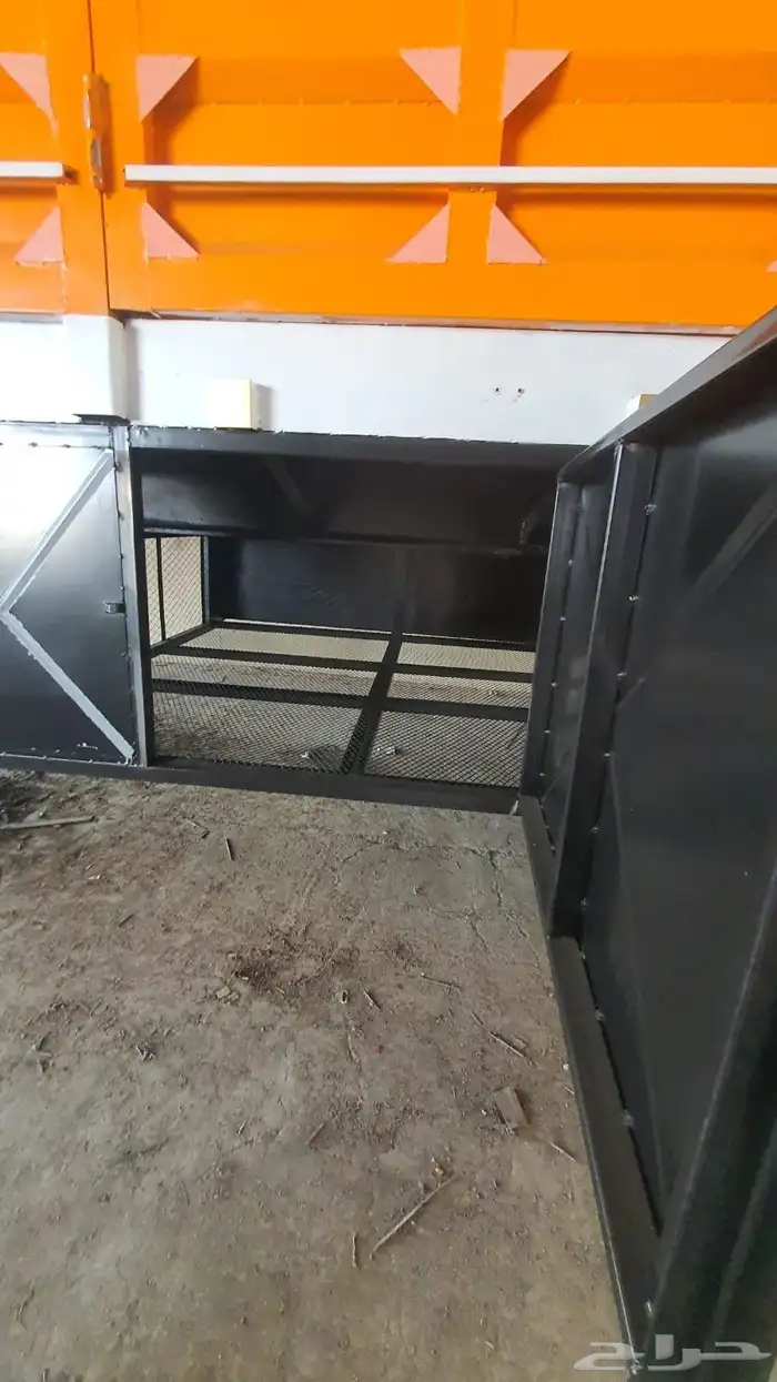 سطحه جوانب طول 12ونص تقريبا 8