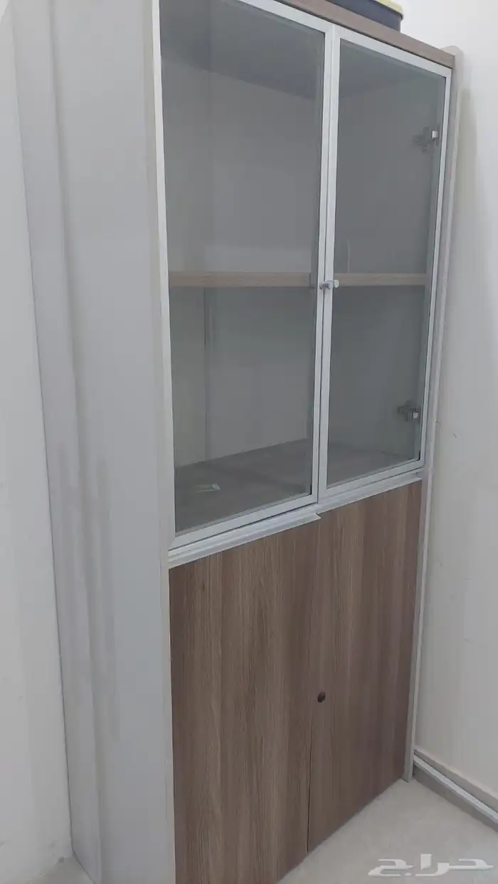 مكاتب وطاولات للبيع وصندوق سلفرات 0