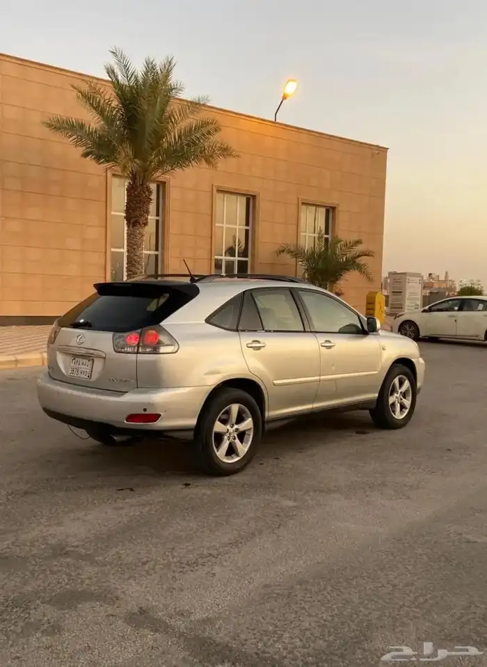 لكزس RX330 موديل 2004 6