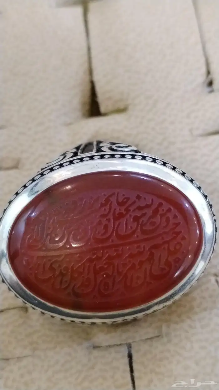 خاتم عقيق يماني زعفراني بطن احمر منقوش 0