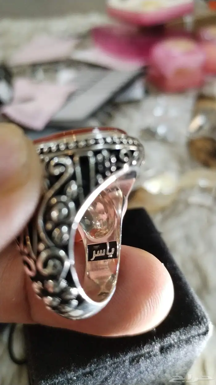 خاتم عقيق يماني زعفراني بطن احمر منقوش 6