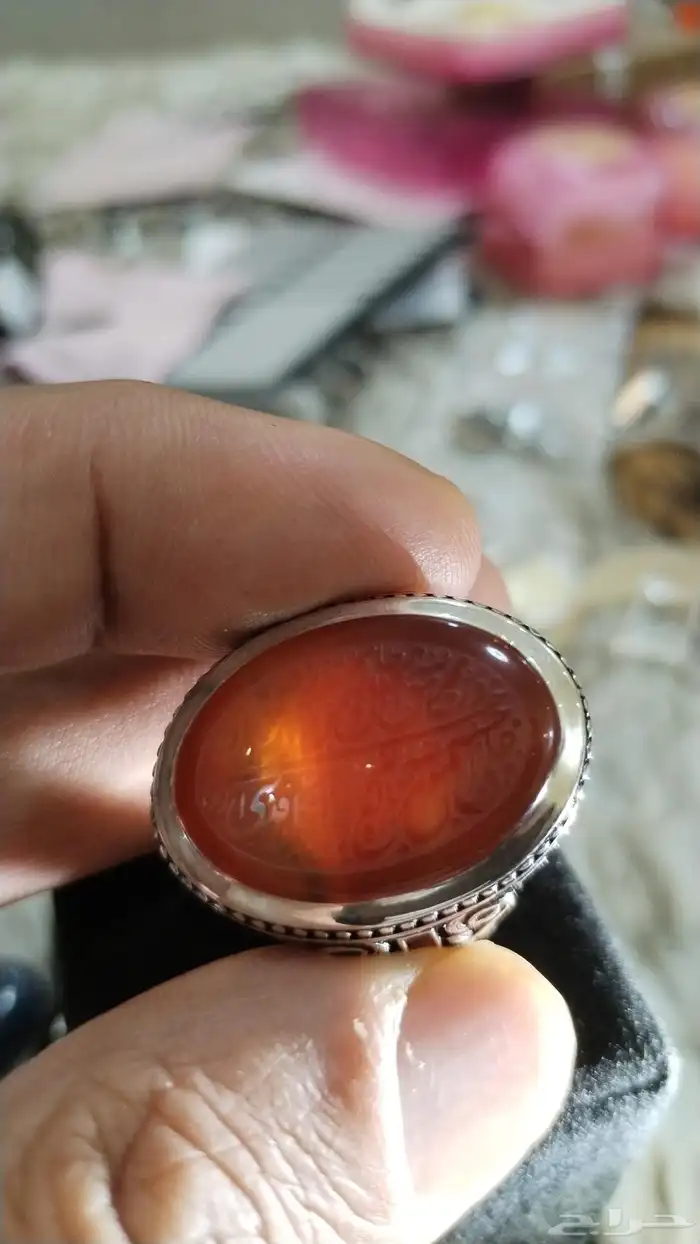 خاتم عقيق يماني زعفراني بطن احمر منقوش 4