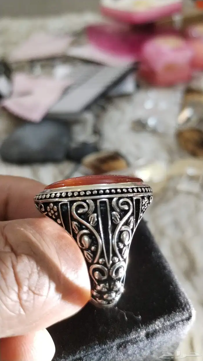 خاتم عقيق يماني زعفراني بطن احمر منقوش 5