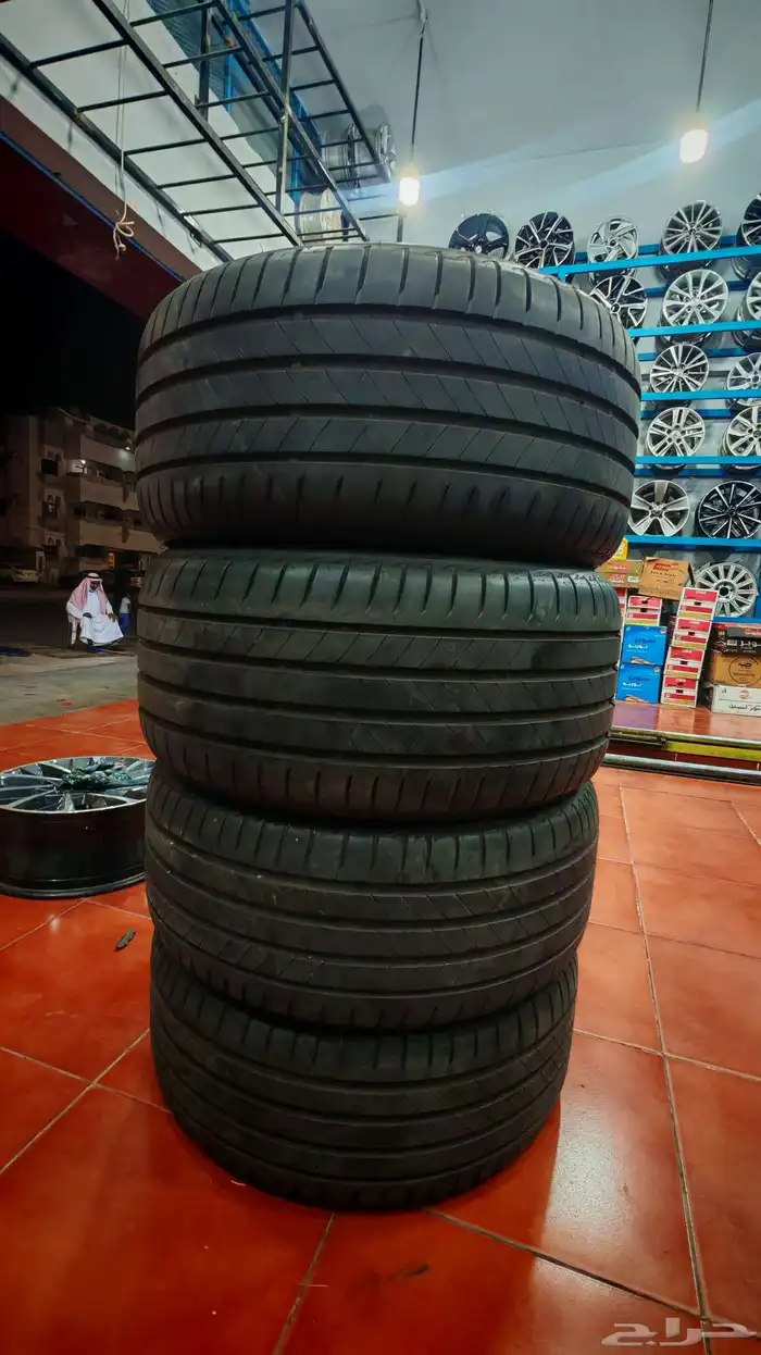 كفرات برجستن عرضين مقاس الخلفي 285 35 20 ألمامي 255 40 20 0