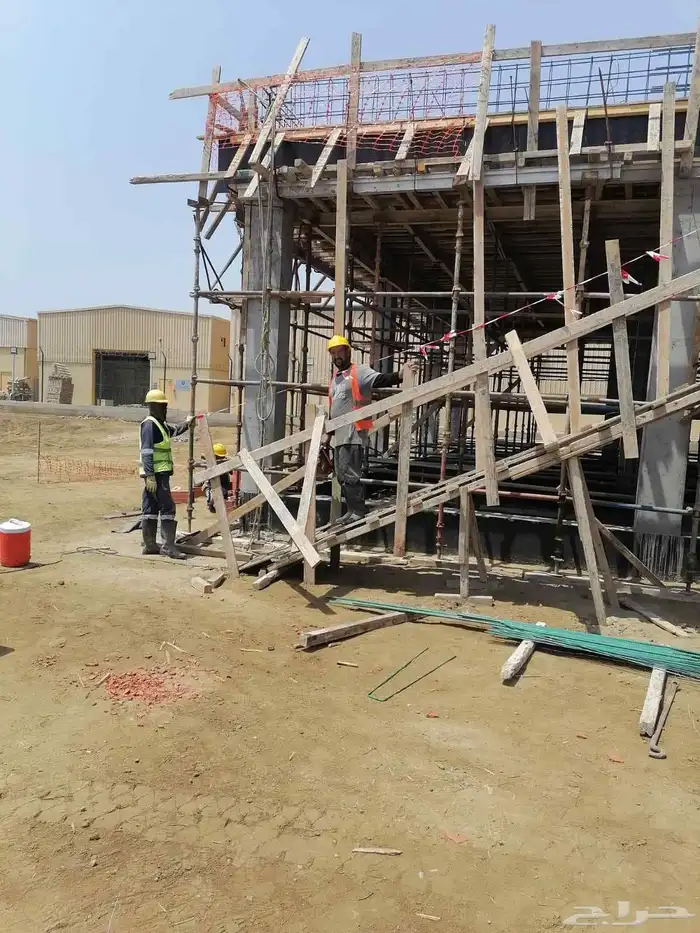 نجار مسلح موجود في الليث 0