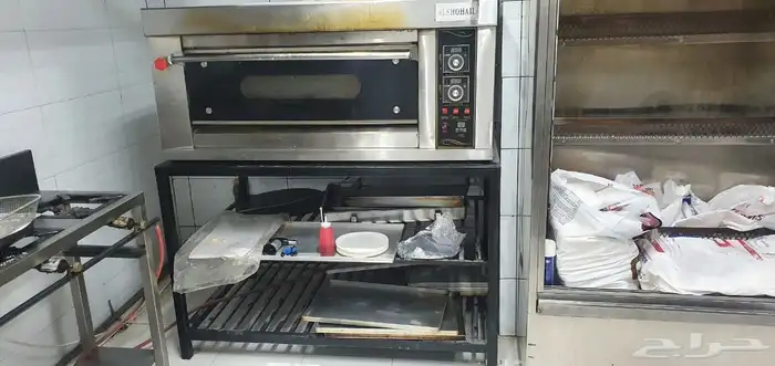 اغراض مطعم ثلاجة و فريزر وماكينة بروستد وجريل وفرن وقلايات 11