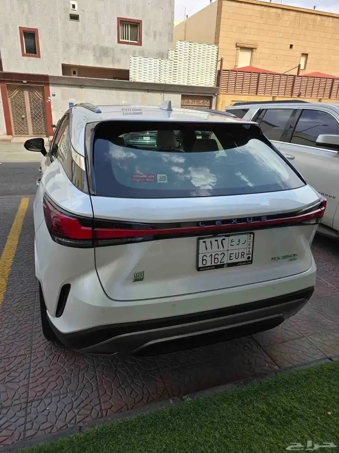 لكزس 2024 RX هايبرد 8