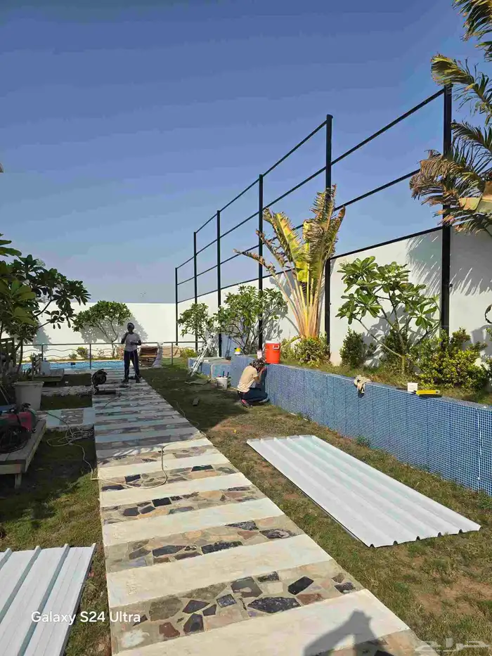 ساتر حديد للحوش الخارجي نوفر الخشب والقماش وهنجر وقص الليزر 4