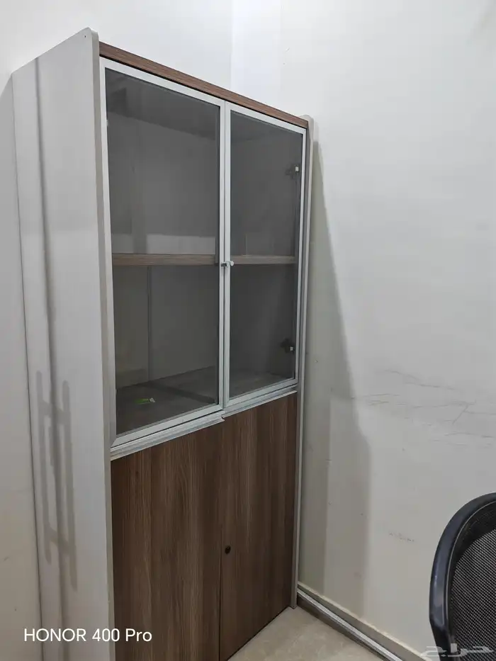 مكاتب وطاولات للبيع وصندوق سلفرات 10
