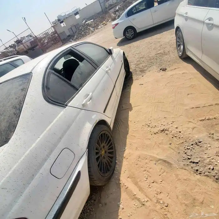 بي ام 2000حجمها 300 تشليح قطع غيار 2