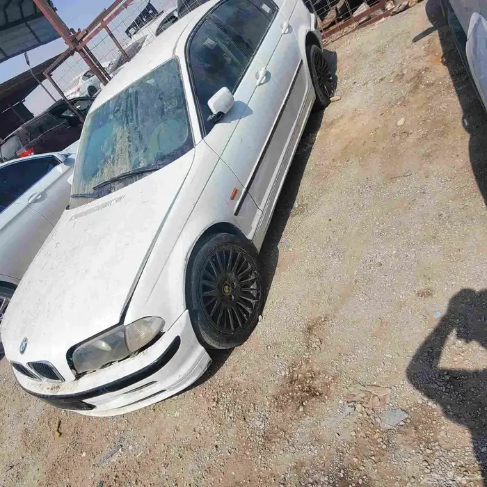 بي ام 2000حجمها 300 تشليح قطع غيار 3