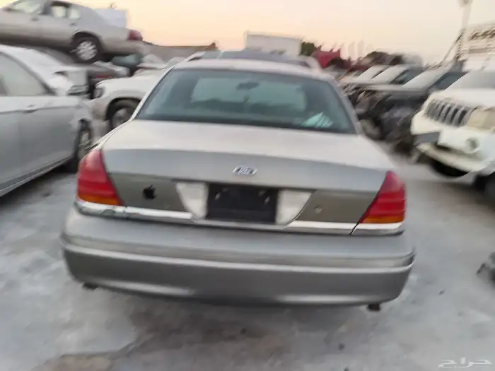 فورد فكتوريا موديل 2001 تشليح قطع غيار 1
