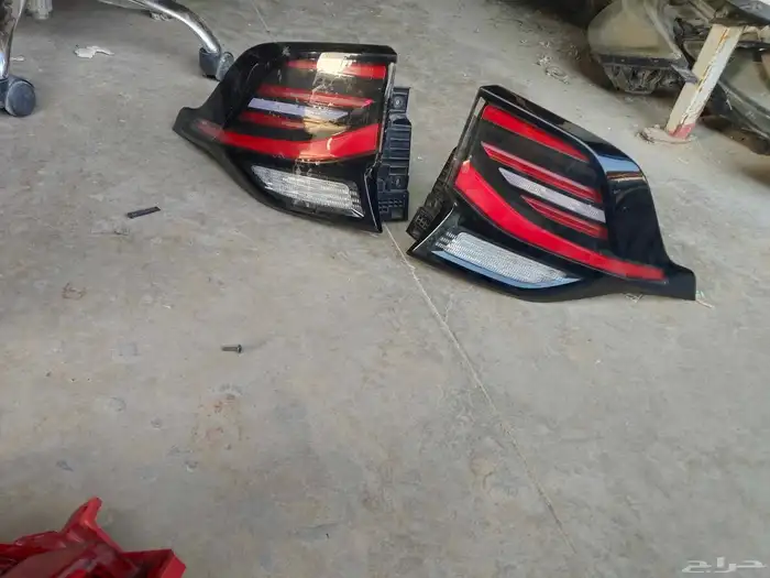 يوجد لدينا اسطبات خلفية كياء سبورتاج23 أو 24نظيف وكاله على ض 2