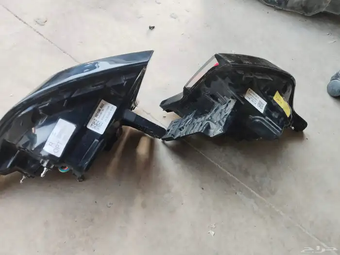 يوجد لدينا اسطبات خلفية كياء سبورتاج23 أو 24نظيف وكاله على ض 4