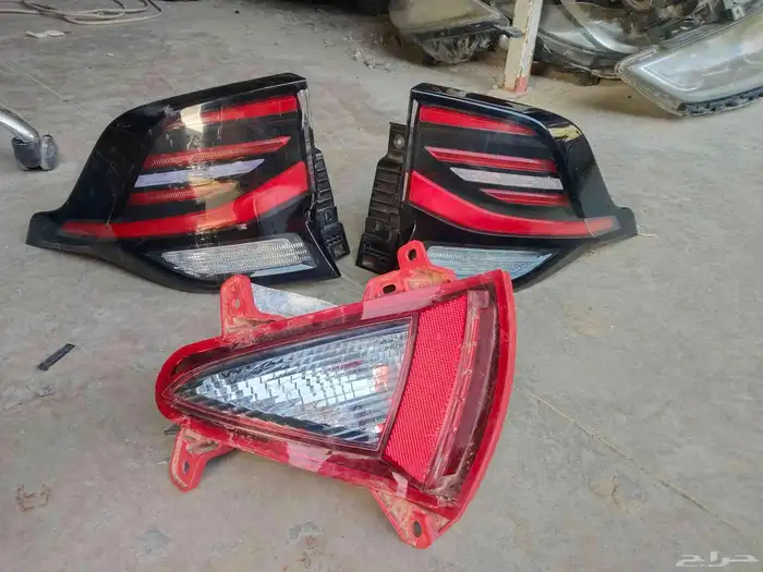 يوجد لدينا اسطبات خلفية كياء سبورتاج23 أو 24نظيف وكاله على ض 3