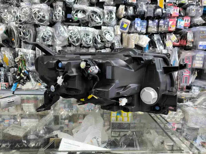 شمعة لاندكروزر 2022-2025 1