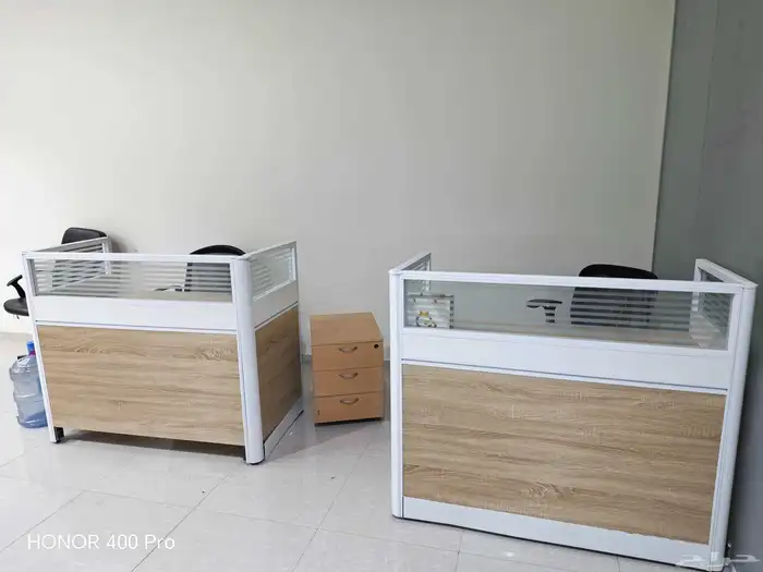 مكاتب وطاولات للبيع وصندوق سلفرات 9