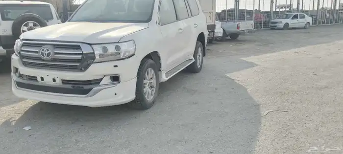 يوجد لدينا جميع انواع قطع غيار السيارات المستخدمه تشليح 6