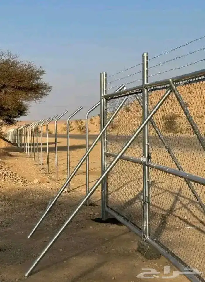 نقوم بتوريدوتركيب شبوك مجلفن المزارع استراحات حدايق ملاعب 3