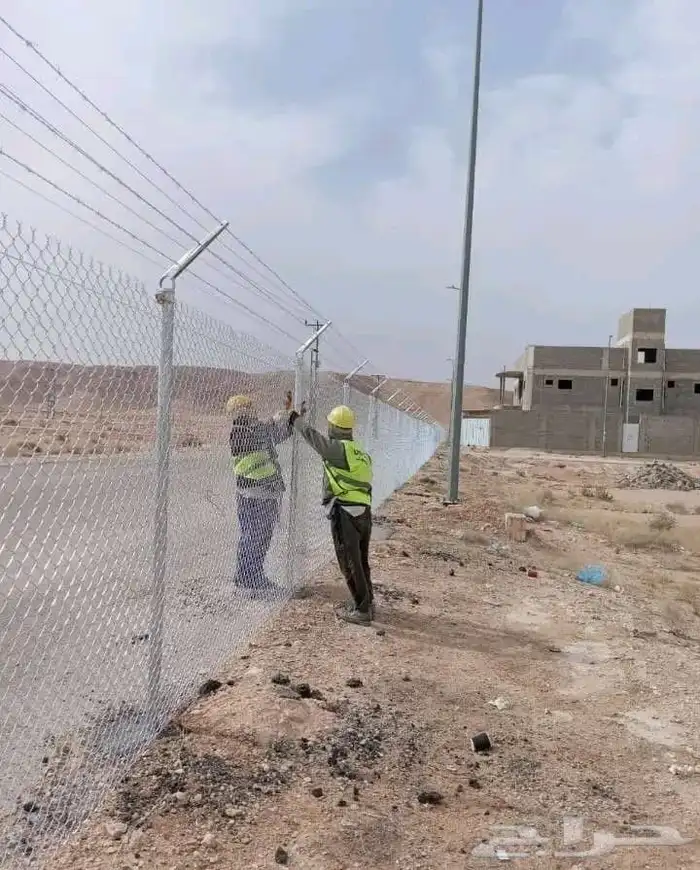 نقوم بتوريد وتركيب جميع انواع الشبوك لتواصل 8
