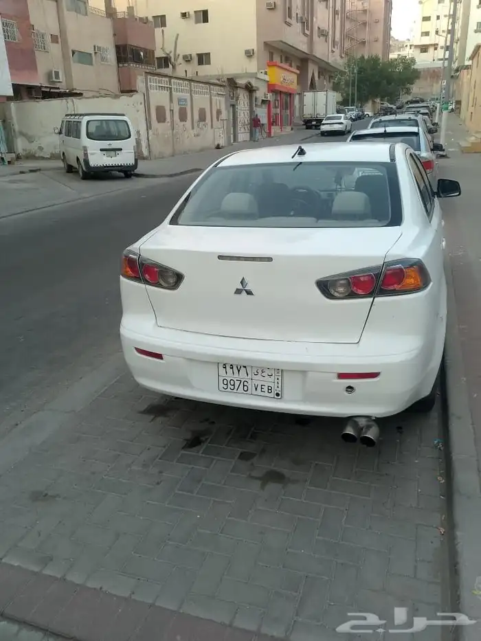 ميتسوبيشي لانسر قرش التفاصيل عند التواصل 1