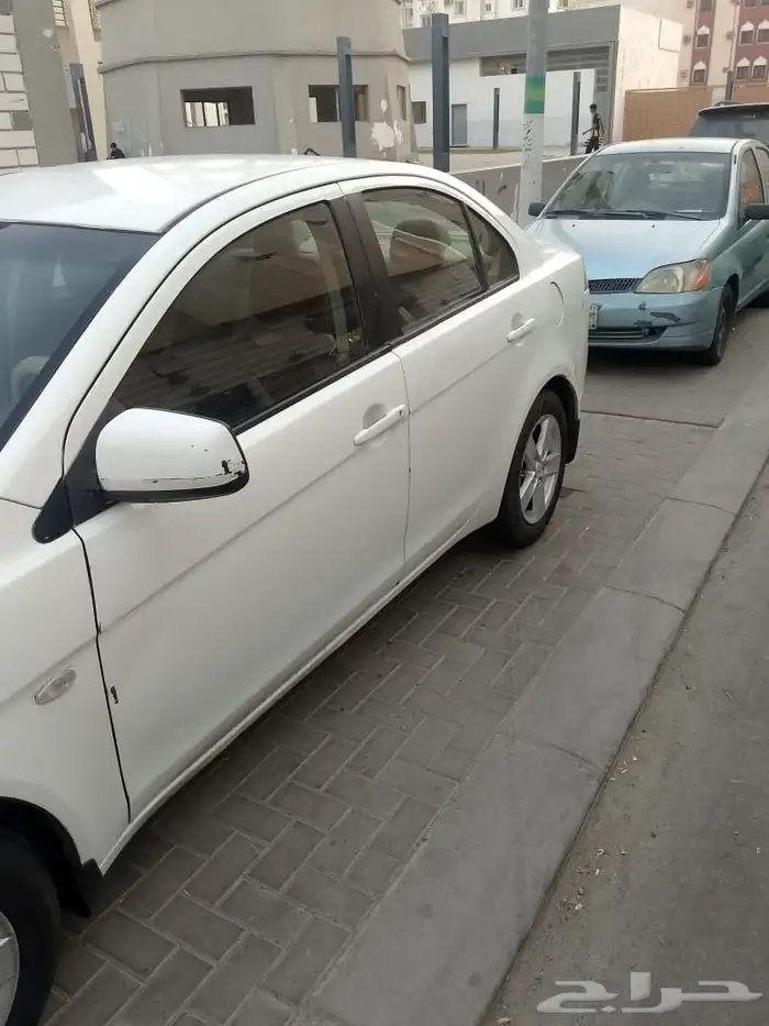 ميتسوبيشي لانسر قرش التفاصيل عند التواصل 0