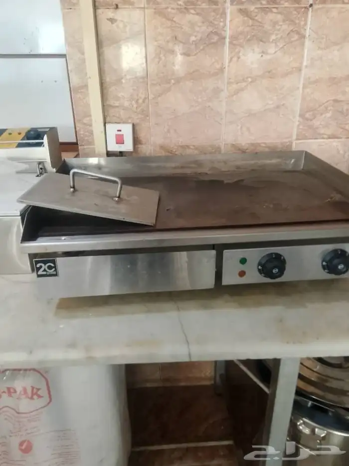 اغراض بوفيه خلاط. غاز 2.ساج شورما. اله تسخين. كاشير. غلايه 1